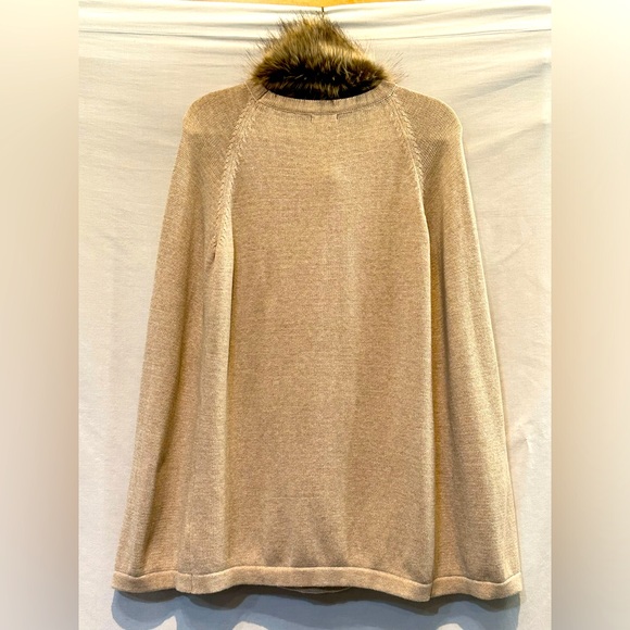 NWOT - IMAN Pullover Cotton/Cashmere
Blend Faux Fur Detached Collar Poncho - Picture 2 of 7